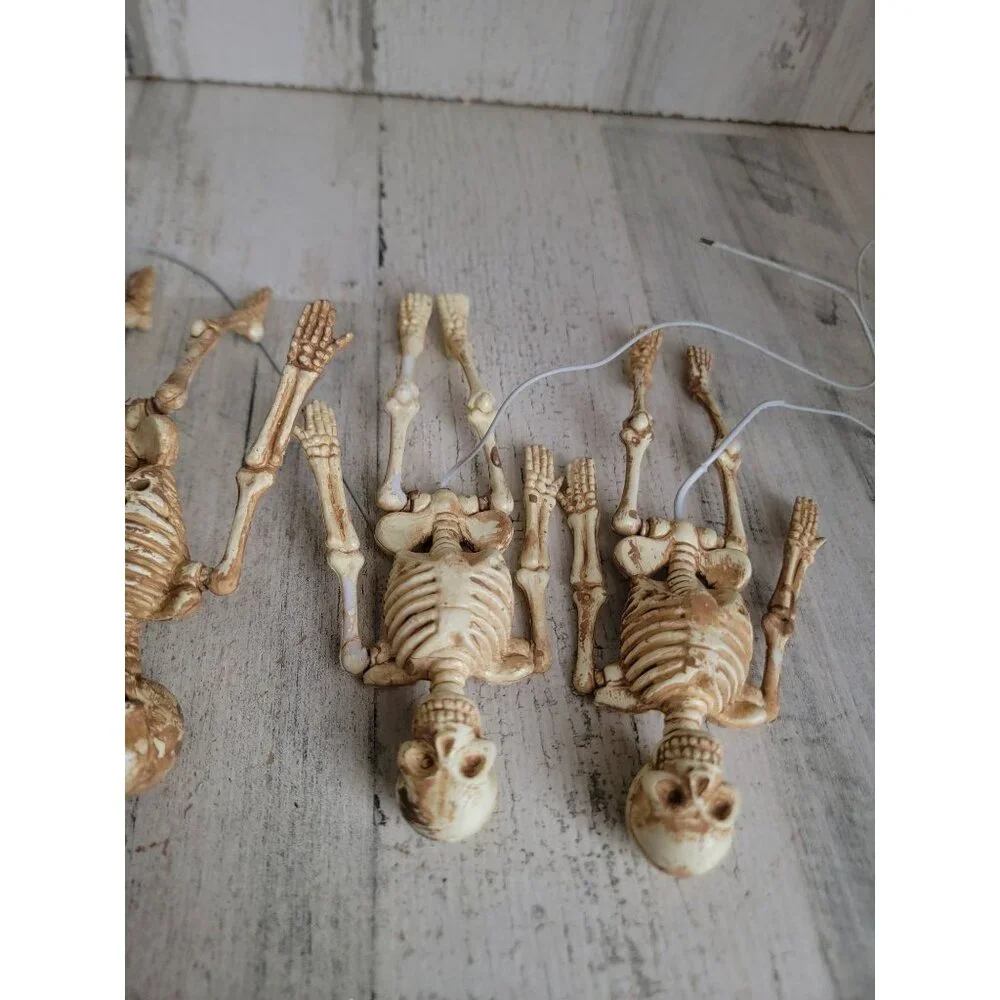 Skeleton mini upside‎ down hanging Halloween set unique